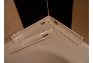 Керамические уголки в ванной