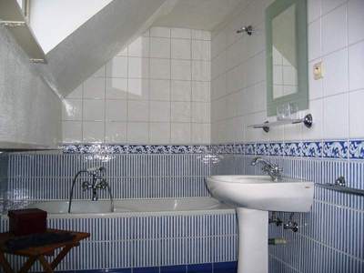 Ремонт ванной комнаты своими руками - 83 фото