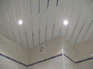 Монтаж реечного потолка в ванне
