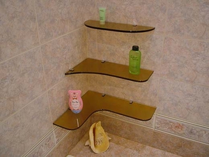 Стеклянная этажерка для ванны