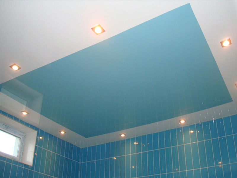 Потолок в ванну натяжной красивый