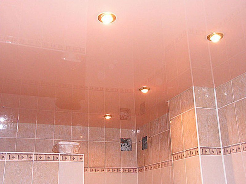 Дизайн потолков в ванной