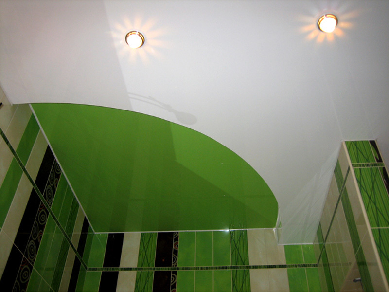 Потолок в ванную комнату натяжной пластиковый