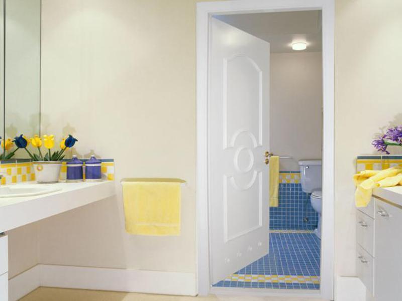 Как подобрать недорогие двери в ванную