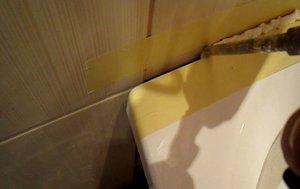 Способы заделки зазора между ванной и стеной