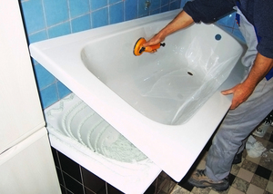 Способы восстановления покрытия ванны: акриловой вставкой